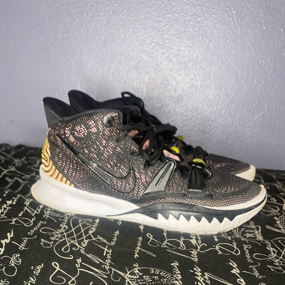 Kobe basket ball shoe